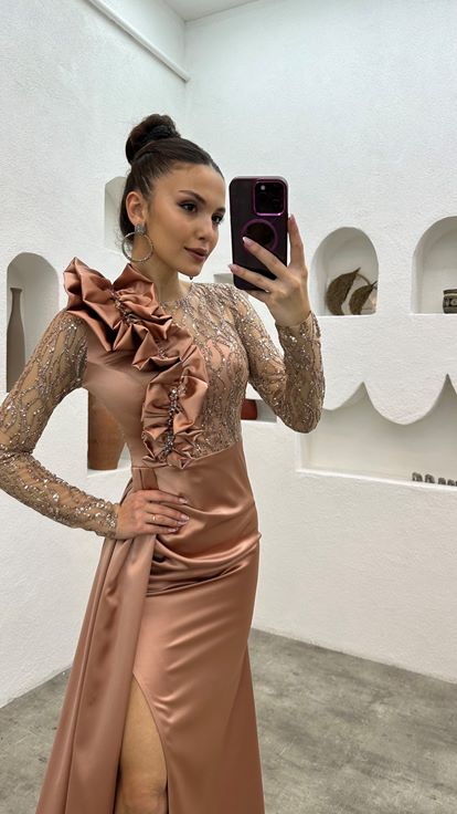 Rose séchée brodée épaule détail robes de soirée