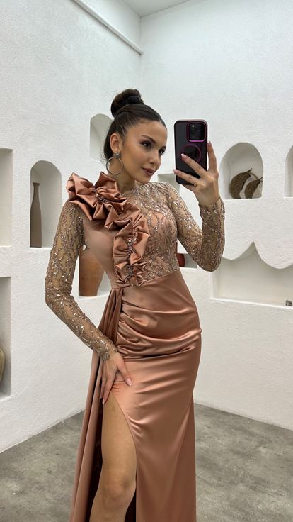 Rose séchée brodée épaule détail robes de soirée