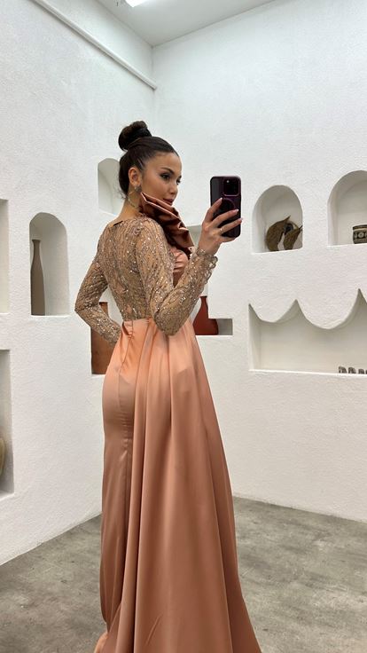 Rose séchée brodée épaule détail robes de soirée