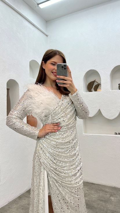 Beyaz Gögsü Tüy Detay Pul Payet Büyük Beden Abiye Elbise