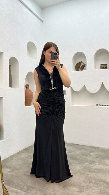 Siyah Göğsü Taş işleme Tüylü Pliseli Büyük Beden Abiye Elbise