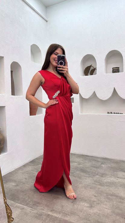 Kırmızı Tek Kolu Volanlı İşlemeli Büyük Beden Abiye Elbise