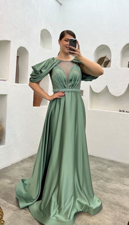 Mint Yeşili Kolları Volanlı Göğsü İşlemeli Büyük Beden Abiye Elbise