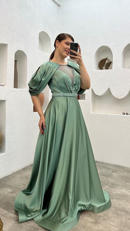 Mint Yeşili Kolları Volanlı Göğsü İşlemeli Büyük Beden Abiye Elbise
