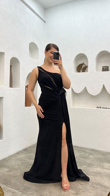 Black Single Sleeve Waist Embroidered Design Plus Size Evening Dress