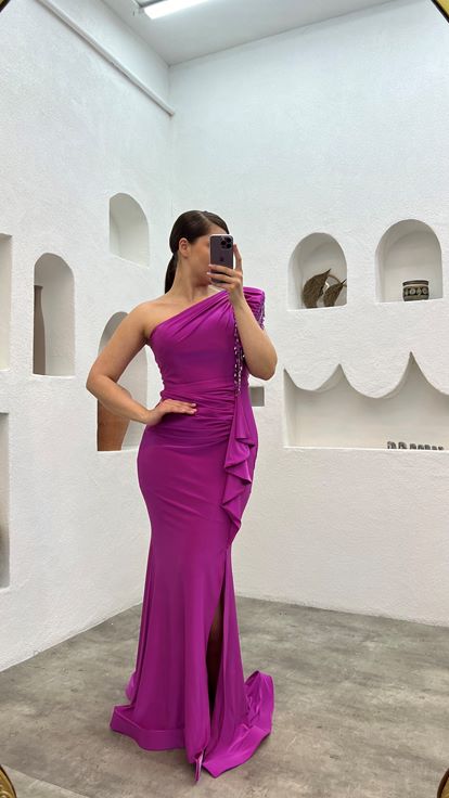 Vestido de noche de una sola manga bordado de una sola manga fucsia de talla grande