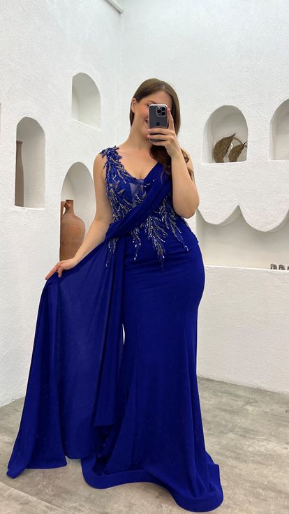 فستان سهرة ساكس مطرز مقاس كبير