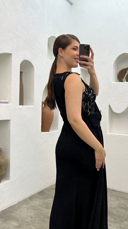 فستان سهرة أسود مطرز مقاس كبير