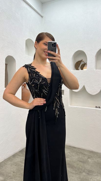 فستان سهرة أسود مطرز مقاس كبير