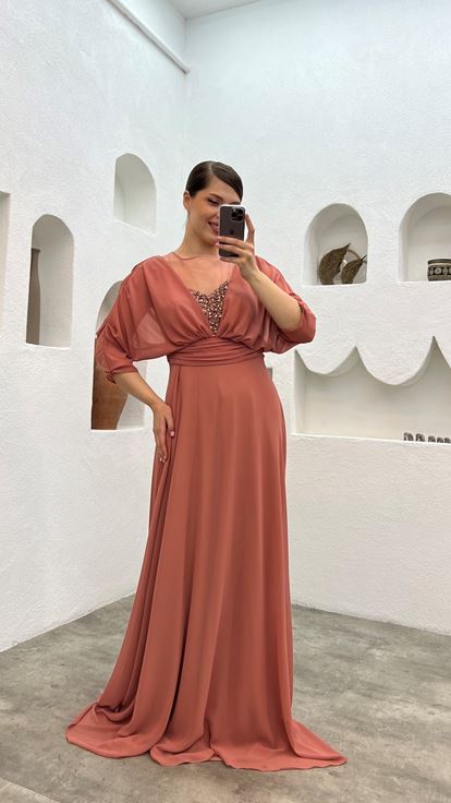 Pudra Göğsü İşlemeli Drapeli Tül Büyük Beden Abiye Elbise