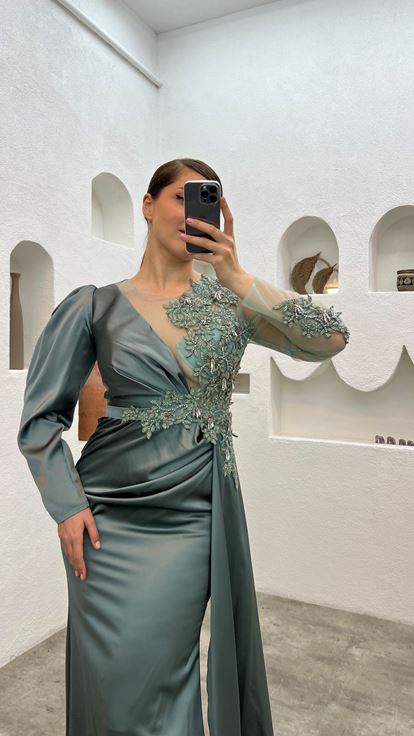 Mint Yeşili Tek Kolu Tül Detay İşlemeli Büyük Beden Abiye Elbise