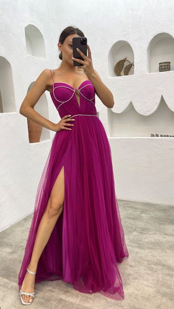 Vestido de noche bordado con correa de cuerda fucsia