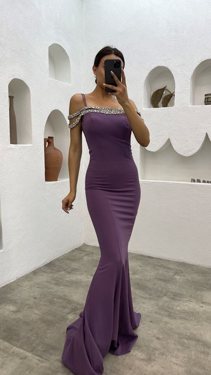 Vestido de noche bordado de piedra en el pecho con correa lila