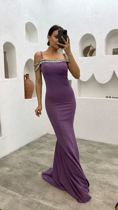 Vestido de noche bordado de piedra en el pecho con correa lila