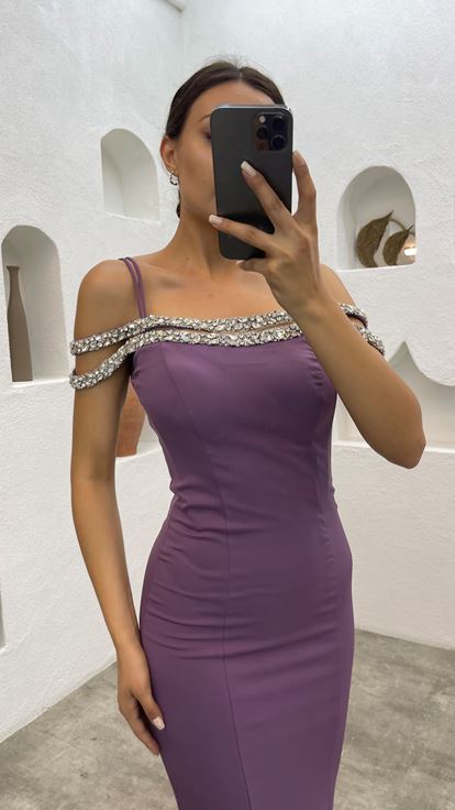 Vestido de noche bordado de piedra en el pecho con correa lila