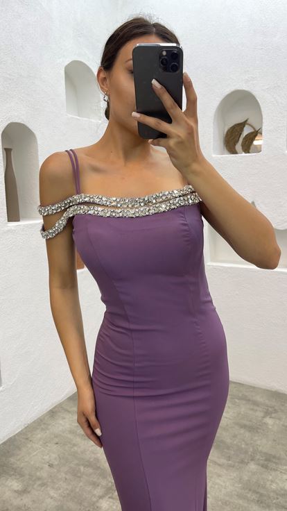 Vestido de noche bordado de piedra en el pecho con correa lila