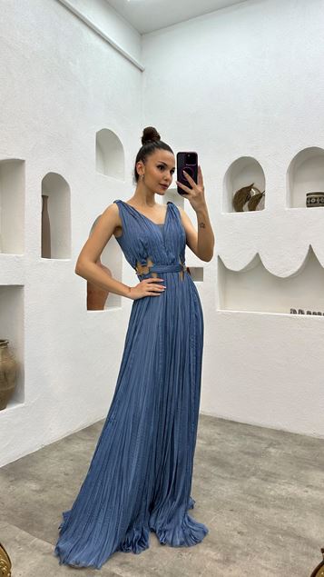 Türkises Kleid mit Taillenringdetail