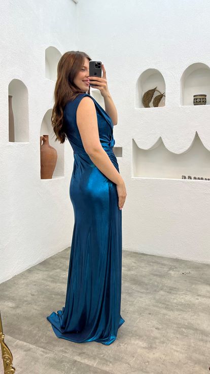 Abito da sera taglie forti con scollo a portafoglio e spacco effetto petrolio 