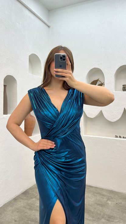 Abito da sera taglie forti con scollo a portafoglio e spacco effetto petrolio 