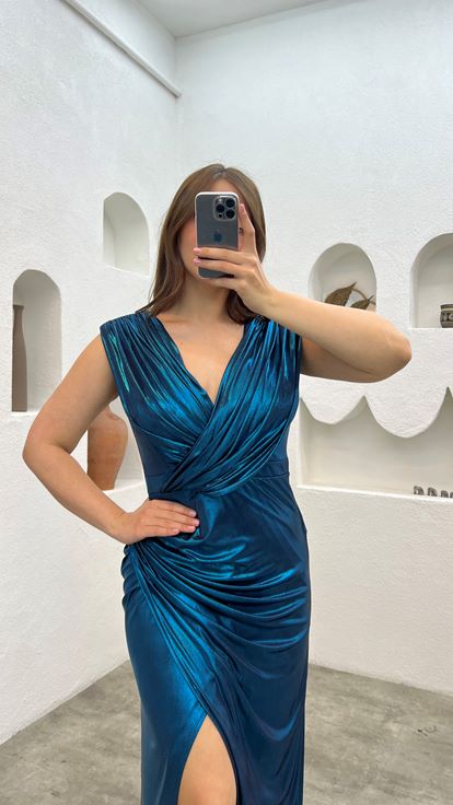 Abito da sera taglie forti con scollo a portafoglio e spacco effetto petrolio 