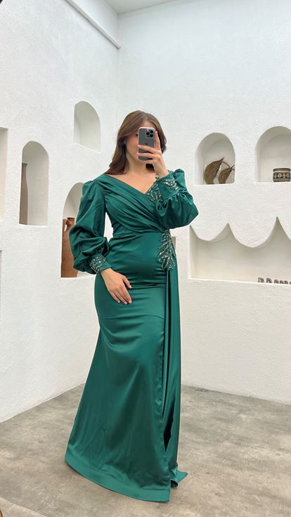 Vestido de noche de talla grande bordado con manga globo esmeralda