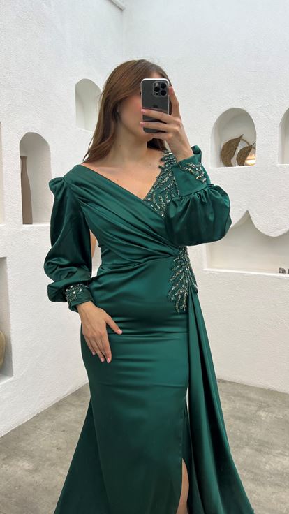 Vestido de noche de talla grande bordado con manga globo esmeralda