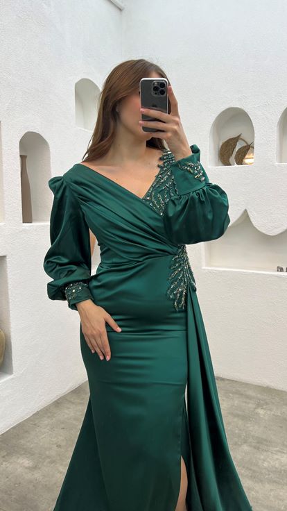 Vestido de noche de talla grande bordado con manga globo esmeralda