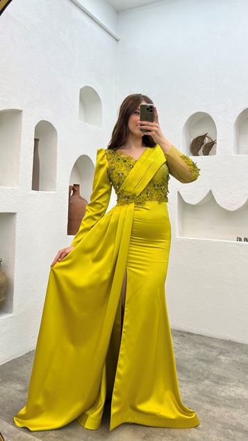 Sarı Göğsü Çiçekli İşlemeli Büyük Beden Abiye