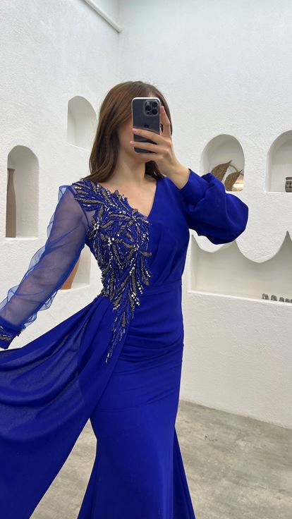 Saks Tek Kolu Tül Yırtmaçlı Büyük Beden Abiye Elbise