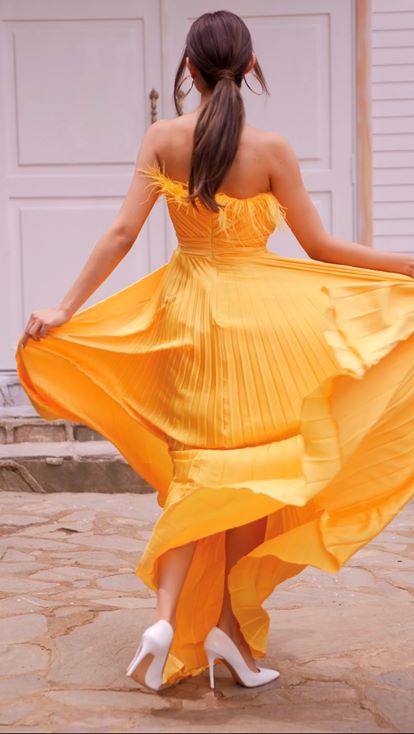 Yellow Tulle Trimmed Pleated Evening Dress with Slit