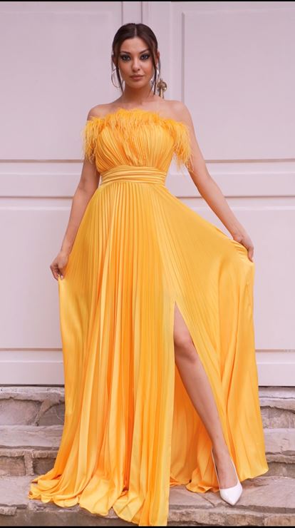 Yellow Tulle Trimmed Pleated Evening Dress with Slit