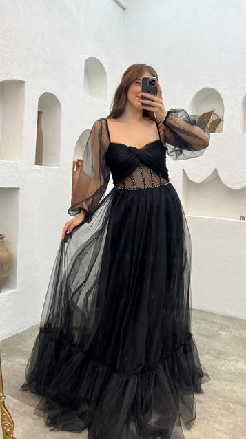 Vestido de noche de tul bordado de talla grande en la cintura negra