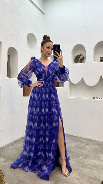 Saks farbenfrohes Schulterdetail mit Ballonärmeln