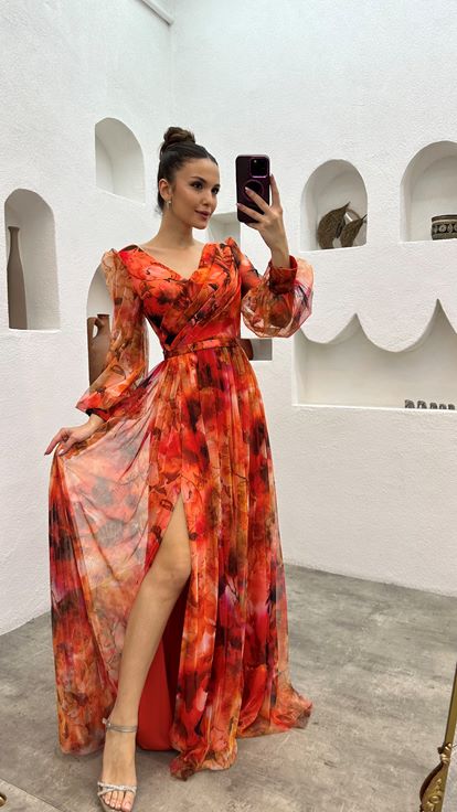 فستان سهرة برتقالي بأكمام بالون