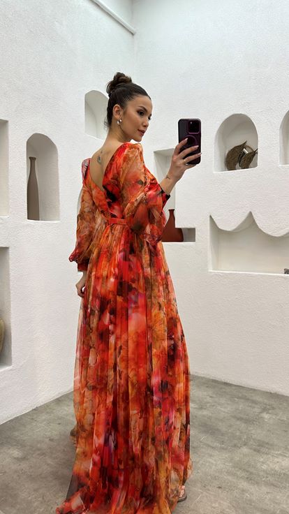 فستان سهرة برتقالي بأكمام بالون