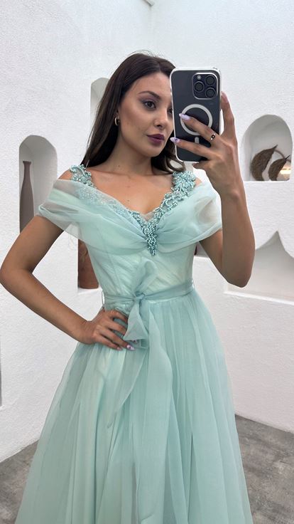 Mint Yeşili Goğüs Detay Taş İşlemeli Tül Abiye Elbise