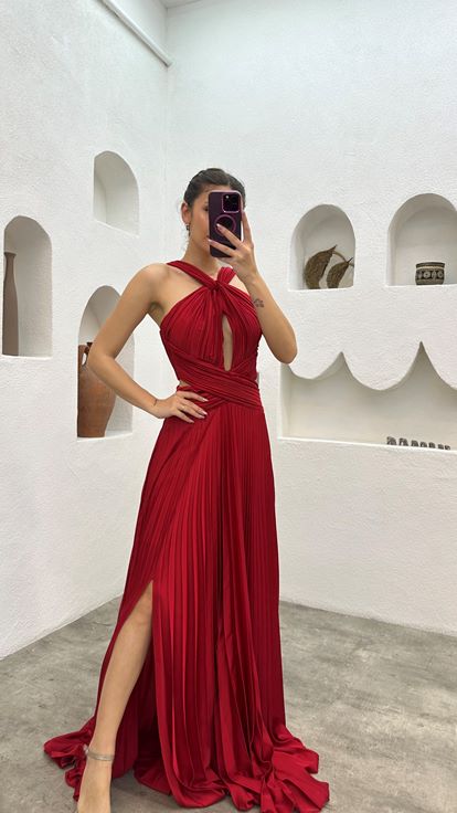 Kırmızın Piliseli Çapraz Detay Saten Abiye Elbise