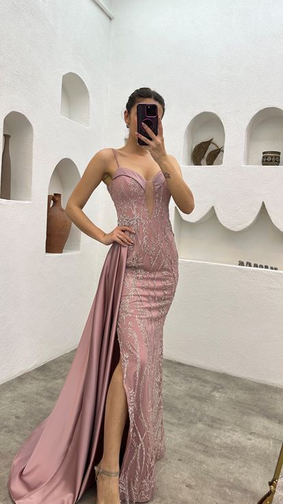 فستان سهرة بحزام حبل مسحوق مطرز بتفاصيل الصدر