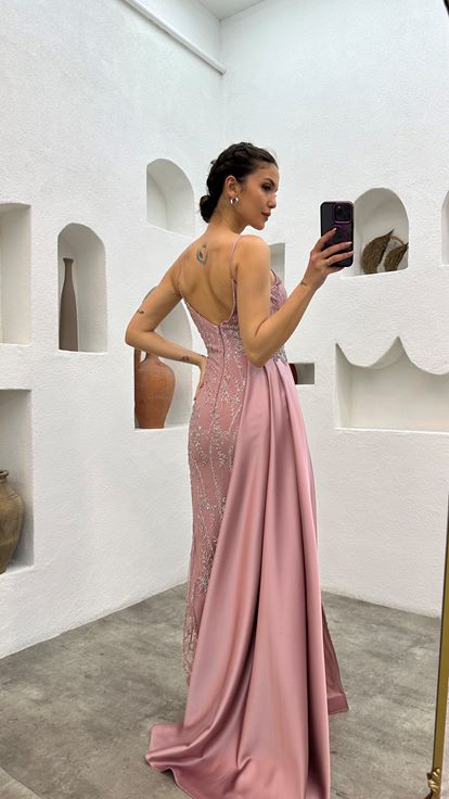 فستان سهرة بحزام حبل مسحوق مطرز بتفاصيل الصدر