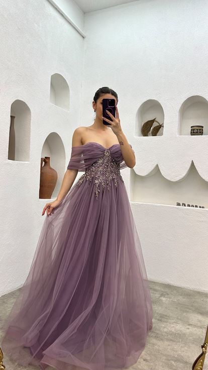 Vestido de noche de tul bordado con cuello de lazo palabra de honor lila