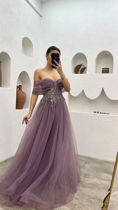 Vestido de noche de tul bordado con cuello de lazo palabra de honor lila