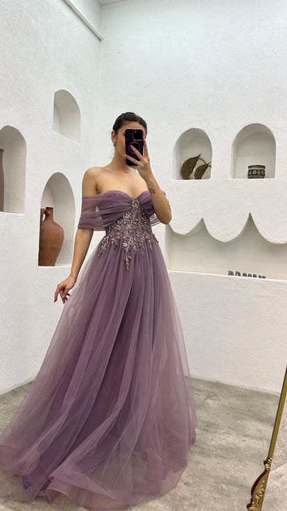 Vestido de noche de tul bordado con cuello de lazo palabra de honor lila