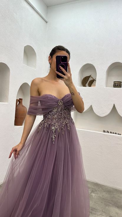 Vestido de noche de tul bordado con cuello de lazo palabra de honor lila