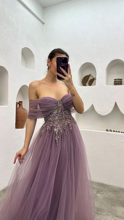 Vestido de noche de tul bordado con cuello de lazo palabra de honor lila