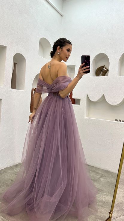 Vestido de noche de tul bordado con cuello de lazo palabra de honor lila