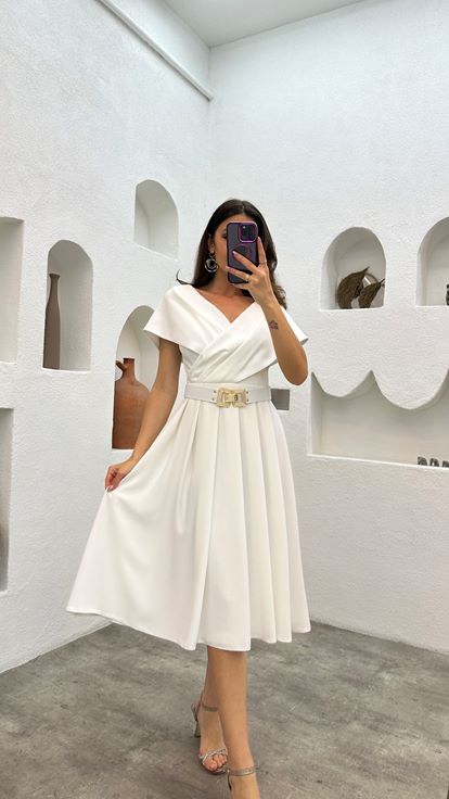Beyaz Kruvaze Yaka Piliseli Kemerli Abiye Elbise