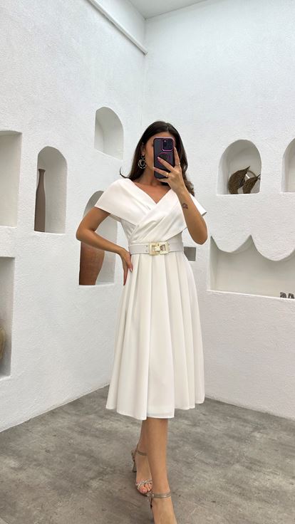 Beyaz Kruvaze Yaka Piliseli Kemerli Abiye Elbise