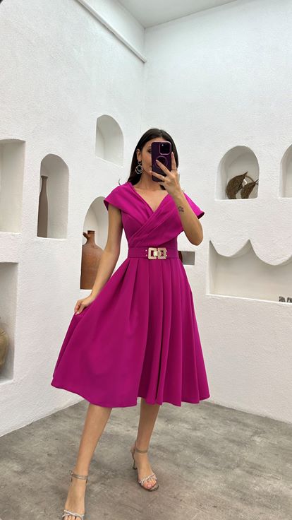 Fuşya Kruvaze Yaka Piliseli Kemerli Abiye Elbise