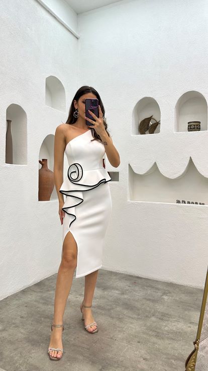 Schwarzes Midi-Bleistiftkleid mit One-Shoulder-Träger