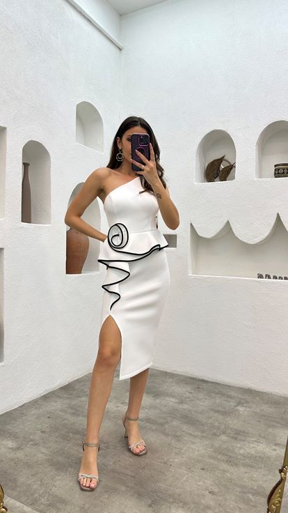 Schwarzes Midi-Bleistiftkleid mit One-Shoulder-Träger